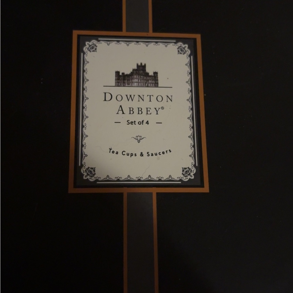 Downtown Abbey Tea Cups & Saucers Set